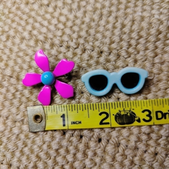 Vintage Barbie Vibes 80's Pins Blue Sunglasses and Pink Flower 1.5" - Picture 5 of 5